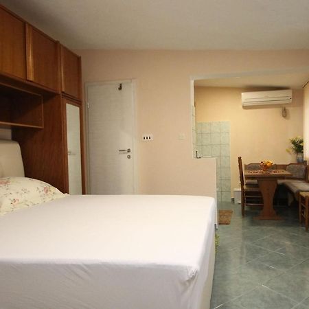 Apartman Gabriel Podgora Exteriör bild