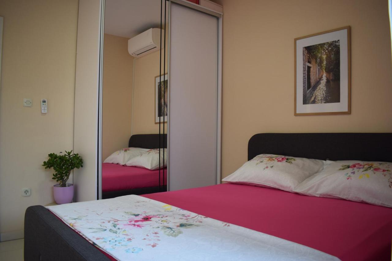 Apartman Gabriel Podgora Exteriör bild