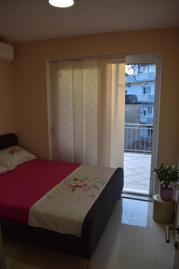 Apartman Gabriel Podgora Exteriör bild