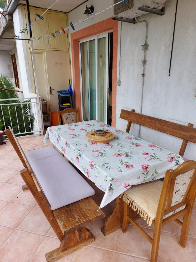 Apartman Gabriel Podgora Exteriör bild