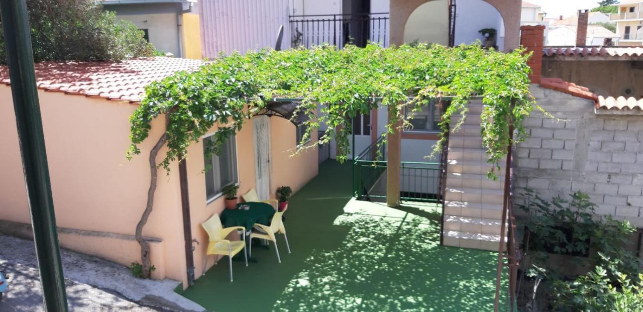 Apartman Gabriel Podgora Exteriör bild