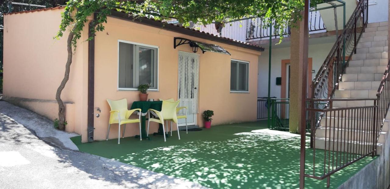 Apartman Gabriel Podgora Exteriör bild