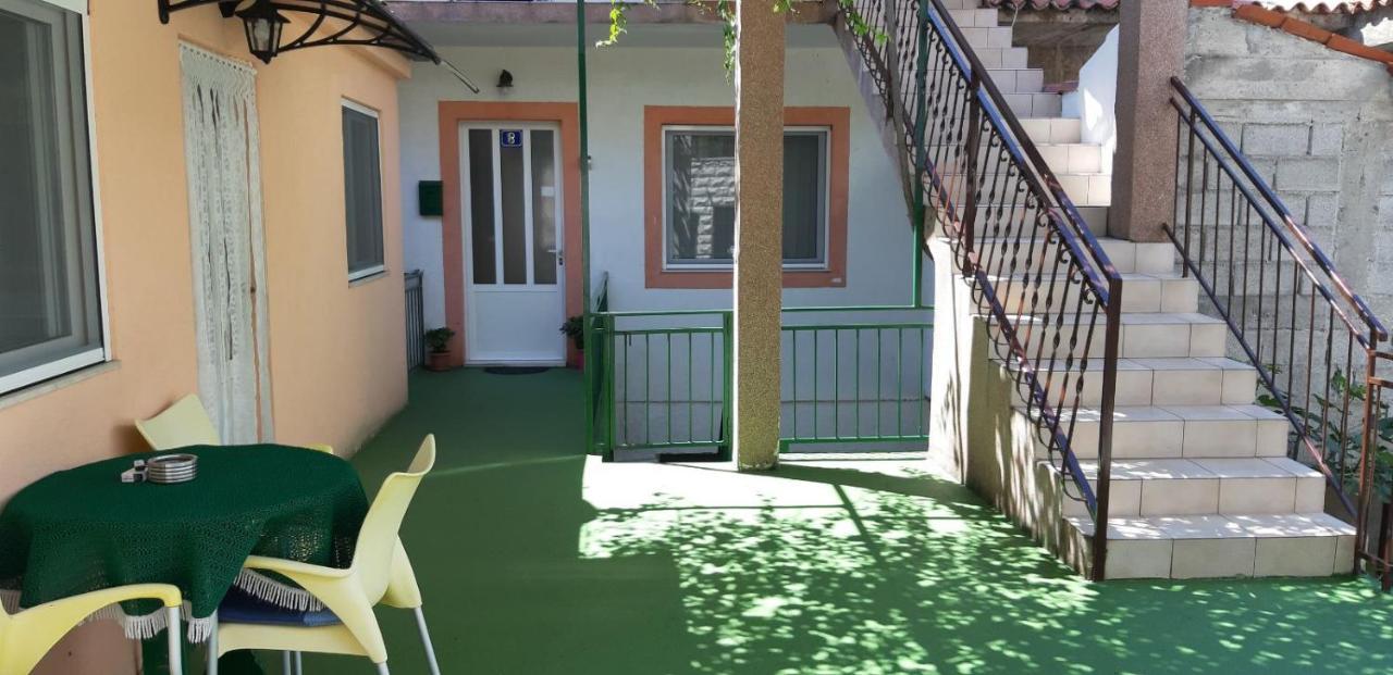 Apartman Gabriel Podgora Exteriör bild