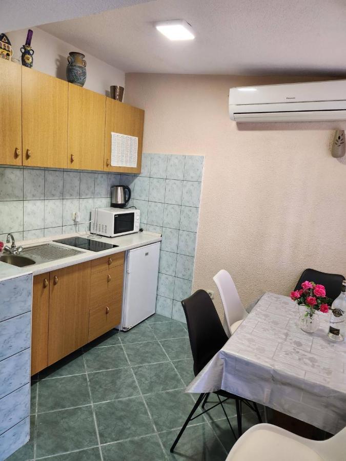 Apartman Gabriel Podgora Exteriör bild