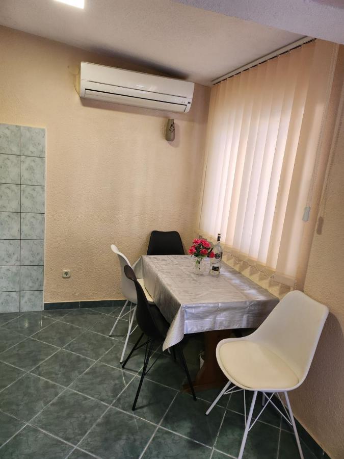 Apartman Gabriel Podgora Exteriör bild
