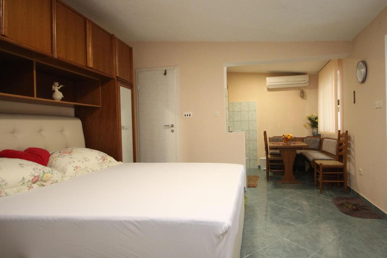 Apartman Gabriel Podgora Exteriör bild