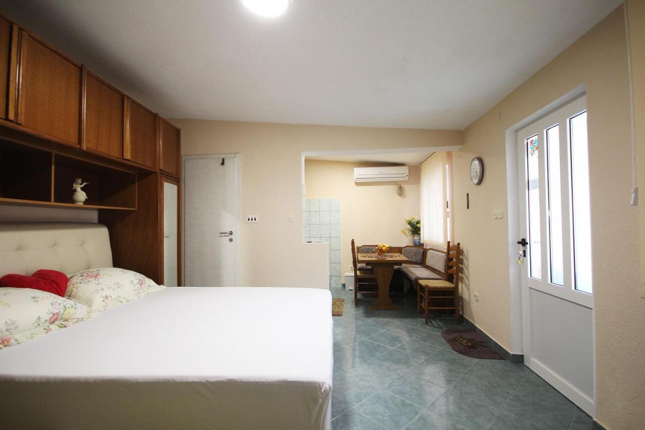 Apartman Gabriel Podgora Exteriör bild